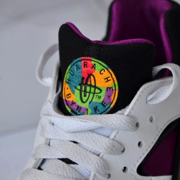 nike huarache peace love